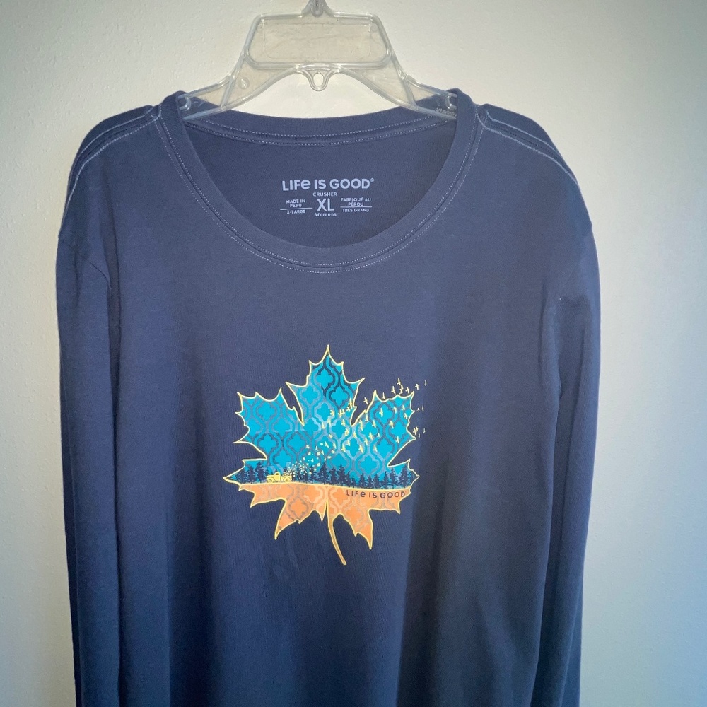 Life is Good  Long Sleeve Crusher T-shirt Maple Leaf Size XL Blue Made in Peru